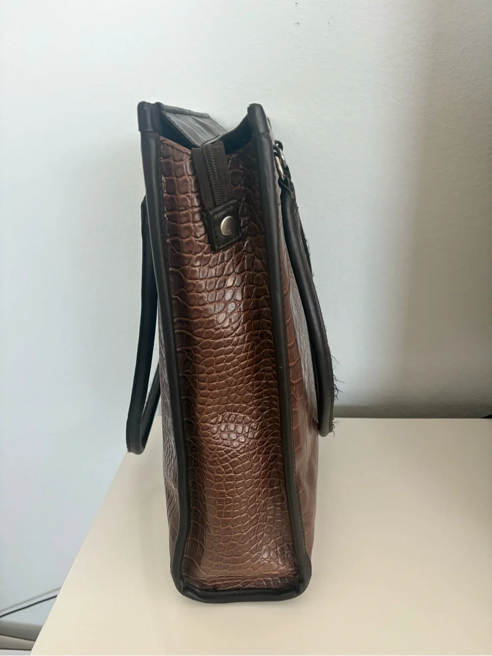 Targus Brown Laptop Handbag Tote Faux Alligator Embossed Women’s Travel Bag